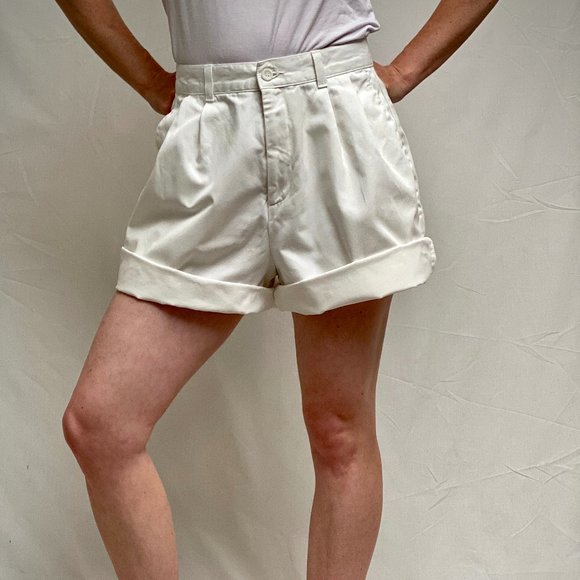 Vintage White Pleated Front Light Denim Shorts - Picture 5 of 12